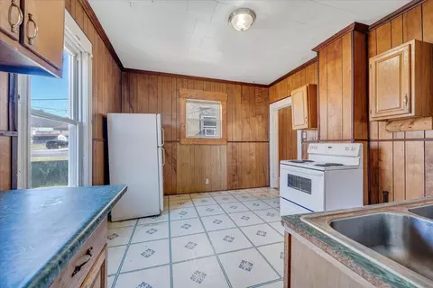 228 E Beech St, Covington, VA 24426 photo 11