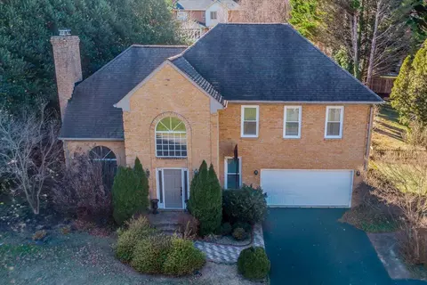 5116 Meadow Creek Dr, Roanoke, VA 24018