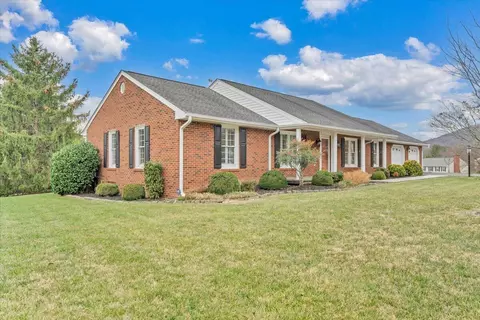 5032 Labradore Dr, Roanoke, VA 24012