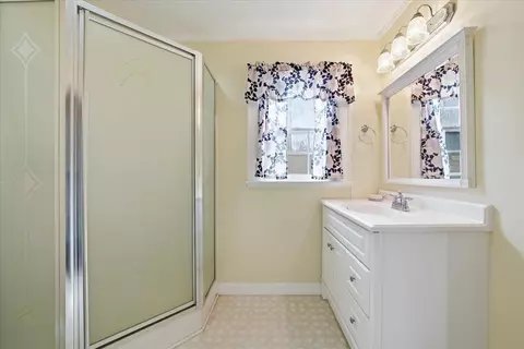 Bath - 9419 Franklin St, Ferrum, VA 24088 photo 3 of 5
