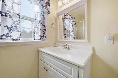Bath - 9419 Franklin St, Ferrum, VA 24088 photo 4 of 5