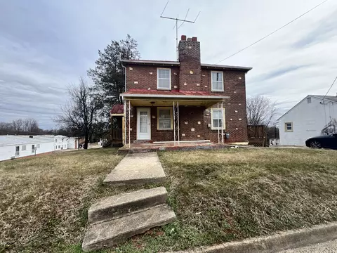 1011 Roundabout Rd, Martinsville, VA 24112