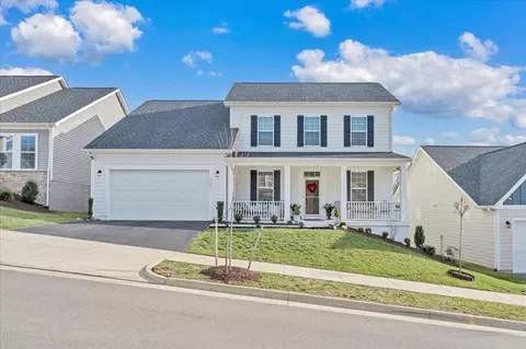 2141 Kings Walk Dr NE, Roanoke, VA 24012