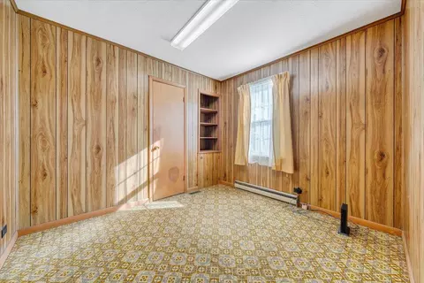 Bedroom - 1859 Fort Chiswell Rd, Max Meadows, VA 24360 photo 1 of 6