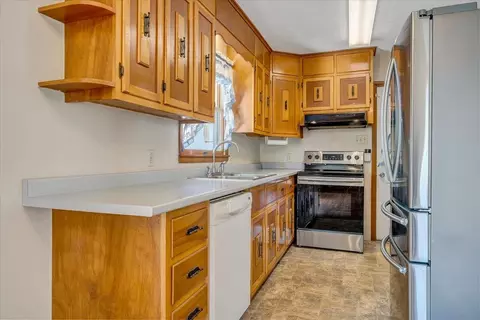 Kitchen - 1859 Fort Chiswell Rd, Max Meadows, VA 24360 photo 2 of 5