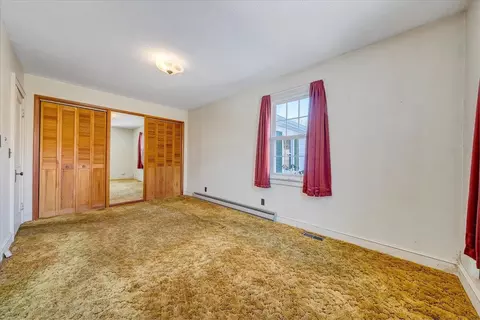 Bedroom - 1859 Fort Chiswell Rd, Max Meadows, VA 24360 photo 2 of 6