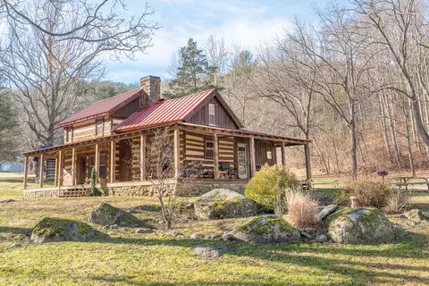 6102 Jennings Creek Rd, Buchanan, VA 24066