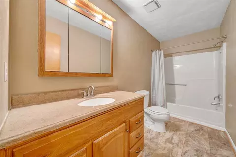 Bath - 5146 Keffer Rd, Catawba, VA 24070 photo 1 of 2