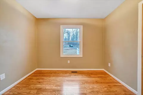Bedroom - 5146 Keffer Rd, Catawba, VA 24070 photo 2 of 8