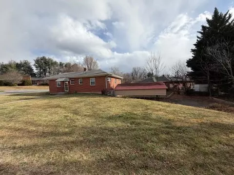 3322 Oakland Blvd NW, Roanoke, VA 24012