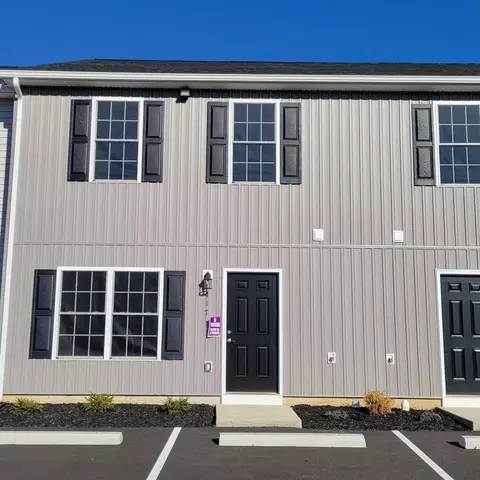 417 N Washington Ave #8, Pulaski, VA 24301