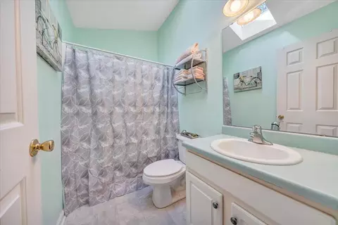Bath - 411 E Jackson Ave, Vinton, VA 24179 photo 2 of 2