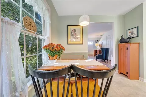 Dining - 411 E Jackson Ave, Vinton, VA 24179 photo 2 of 2