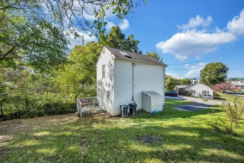 Exterior - 411 E Jackson Ave, Vinton, VA 24179 photo 2 of 3