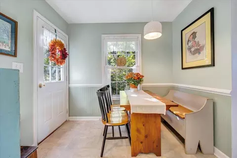 Dining - 411 E Jackson Ave, Vinton, VA 24179 photo 1 of 2