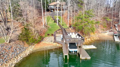 105 Overlook Hill Dr, Moneta, VA 24121