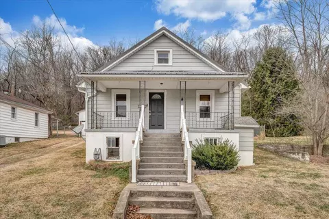 234 E Parrish St, Covington, VA 24426