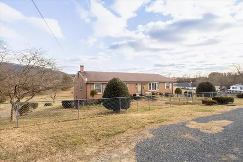 4129 Blue View Dr, Roanoke, VA 24012