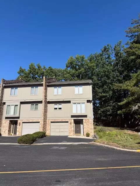 3420 Londonderry Ct, Roanoke, VA 24018