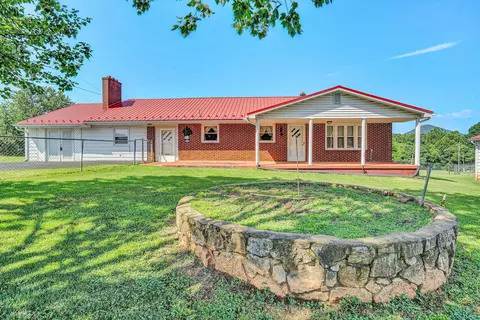 75 Acorn Rd, Rocky Mount, VA 24151