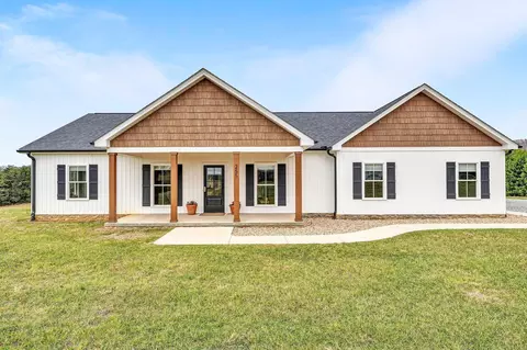 255 Pine Hill Dr, Fincastle, VA 24090