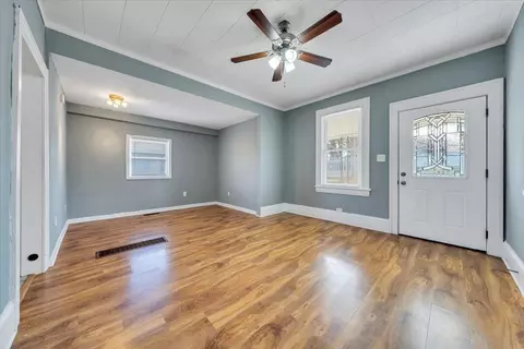 Living - 1925 Willis St, Salem, VA 24153 photo 2 of 4