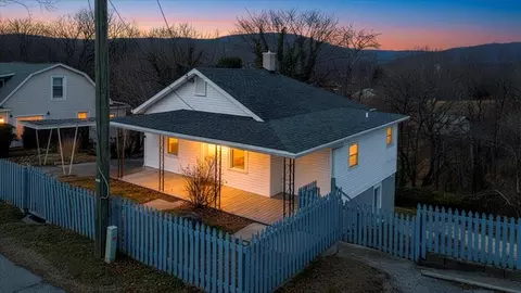 Exterior - 1925 Willis St, Salem, VA 24153 photo 2 of 2