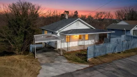 Exterior - 1925 Willis St, Salem, VA 24153 photo 1 of 2