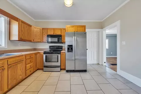 Kitchen - 1925 Willis St, Salem, VA 24153 photo 4 of 4