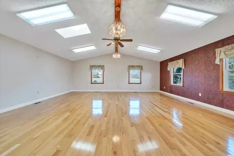 Living - 5985 Collier St, Dublin, VA 24084 photo 3 of 10