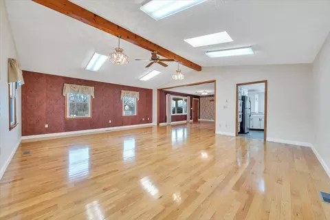 Living - 5985 Collier St, Dublin, VA 24084 photo 5 of 10