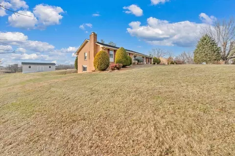 Exterior - 5985 Collier St, Dublin, VA 24084 photo 11 of 14