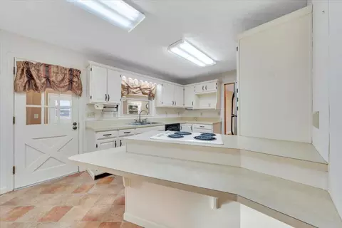 Kitchen - 5985 Collier St, Dublin, VA 24084 photo 5 of 5