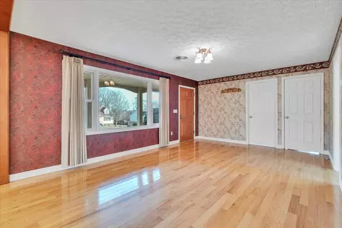 Living - 5985 Collier St, Dublin, VA 24084 photo 2 of 10