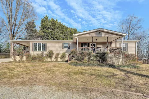 708 Mountain Meadow Dr, Vinton, VA 24179
