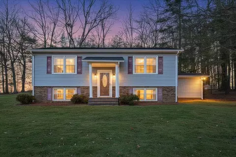 105 Forest Hill Ln, Rocky Mount, VA 24151