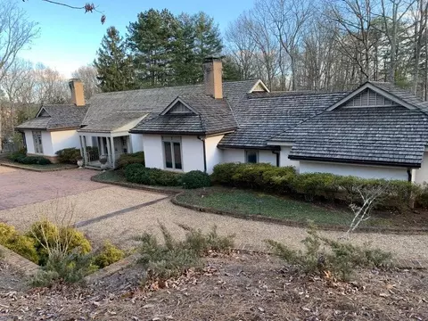 5288 Flintlock Rd, Roanoke, VA 24018