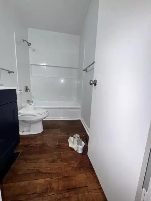 Bath - 330 Maddock Ave NE, Roanoke, VA 24012 photo 5 of 5
