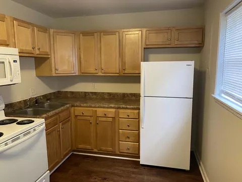 Kitchen - 330 Maddock Ave NE, Roanoke, VA 24012 photo 4 of 8