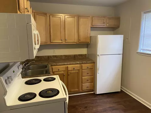Kitchen - 330 Maddock Ave NE, Roanoke, VA 24012 photo 3 of 8