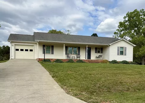 511 Darrell Ln, Hurt, VA 24563
