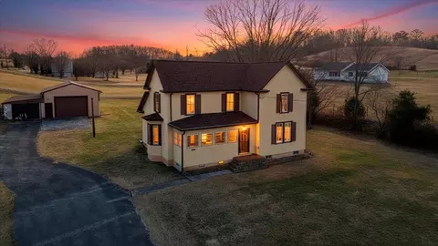 5402 Roanoke Rd, Troutville, VA 24175