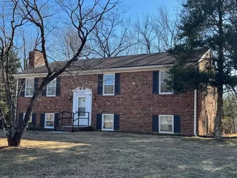 404 Robin Dr, Lynchburg, VA 24502