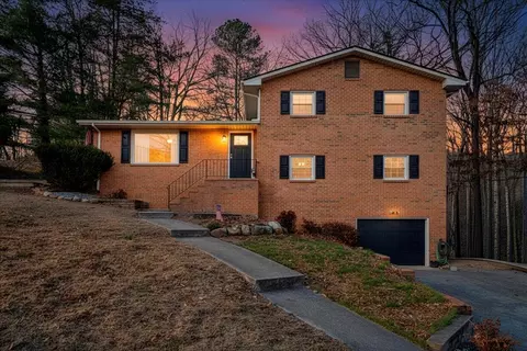 2166 Ruritan Rd, Roanoke, VA 24012
