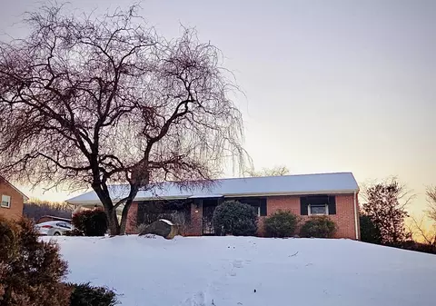 1124 Roundtree Dr, Bedford, VA 24523