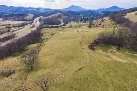 230 Barnes Ln, Tazewell, VA 24651