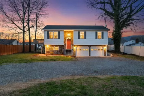 5957 Plantation Rd, Roanoke, VA 24019