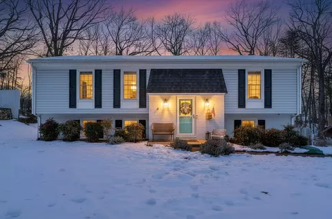 2919 Purple Finch Rd, Roanoke, VA 24018