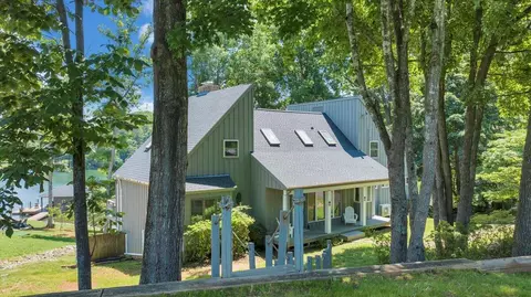 428 Anchor Dr, Moneta, VA 24121