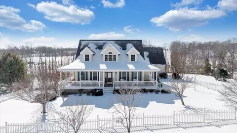100 Greystone Dr, Wirtz, VA 24184